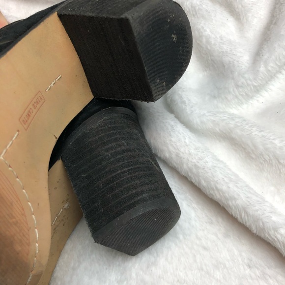 VINCE CAMUTO Tarita Cutout Perforated Lace Up Heeled Sandals Black Peep Toe 9.5 - Picture 7 of 8